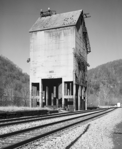 Free model railroad plans, Chesapeake & Ohio, coaling tower, steam era, trackside, building, photo