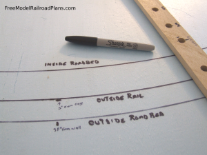 Free model railroad plans, O gauge, layout, spare bedroom, roadbed curves